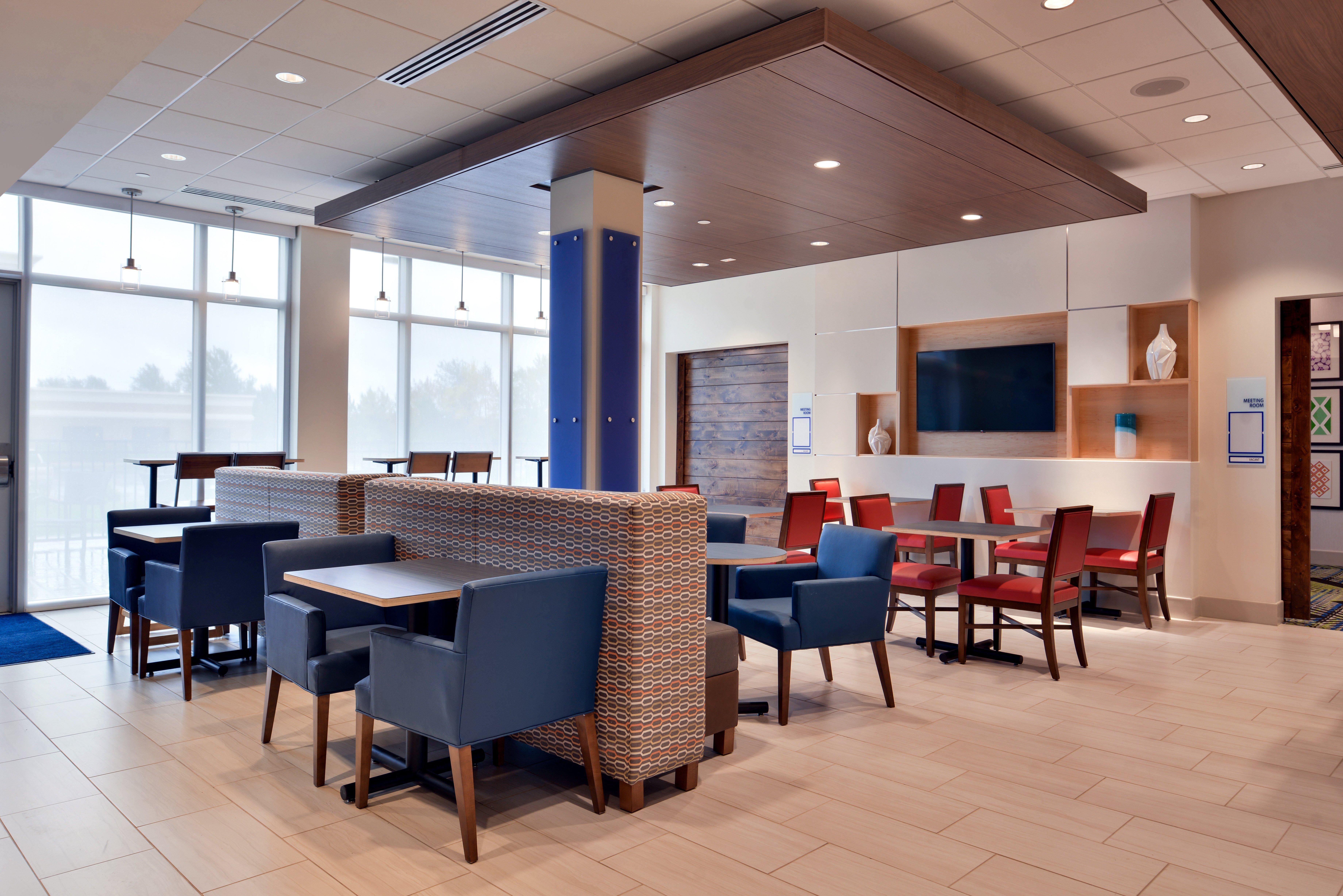 Holiday Inn Express & Suites - Marshalltown By Ihg Dış mekan fotoğraf